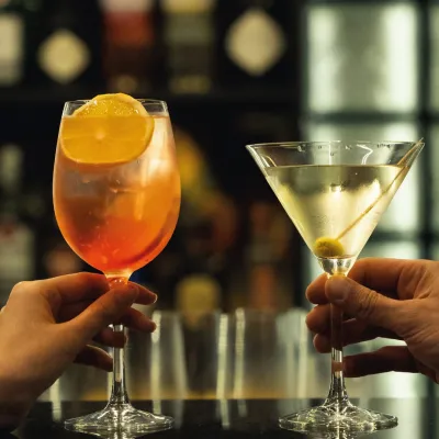 Cocteles en la barra