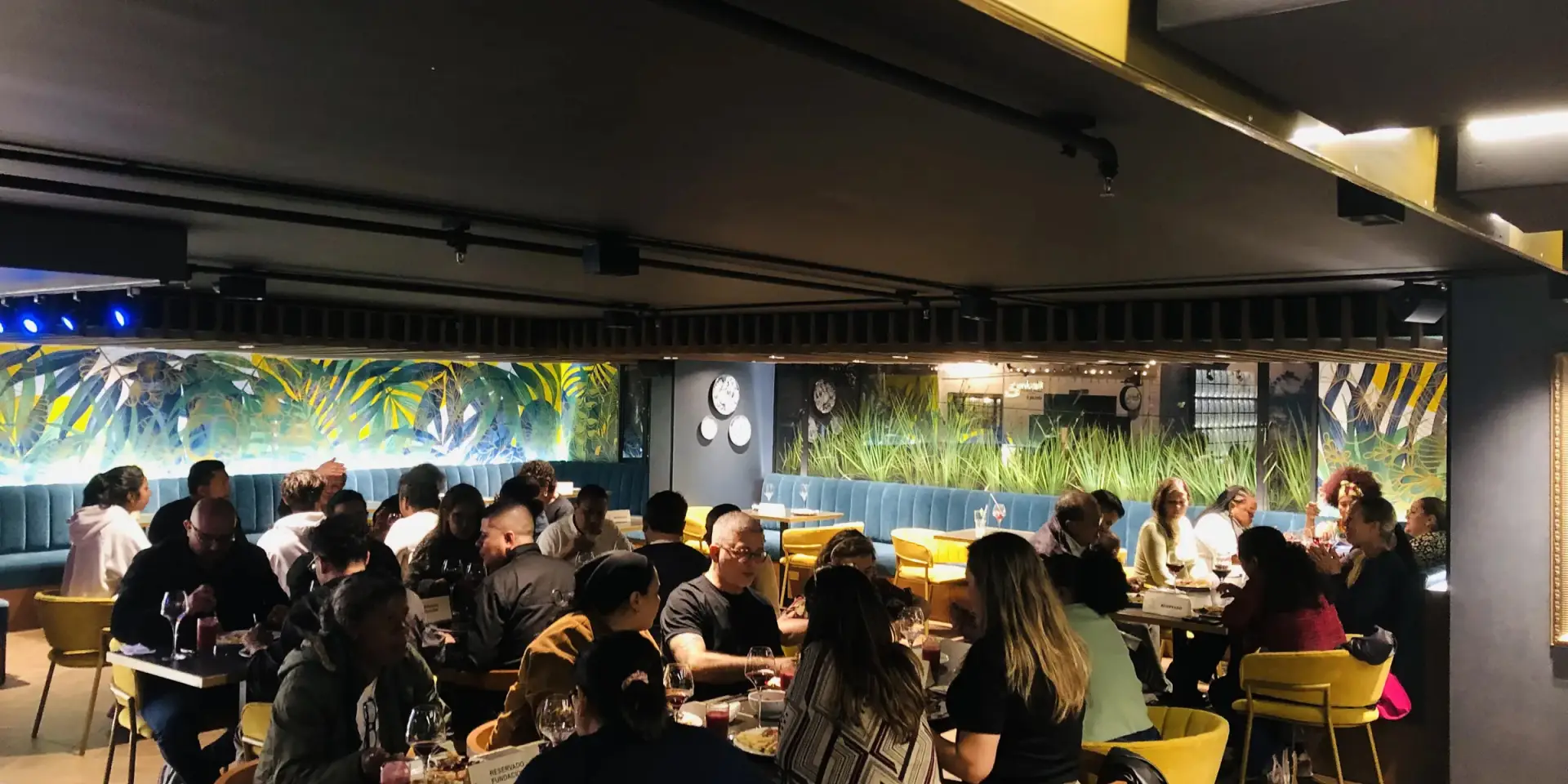Invitados de evento en restaurante