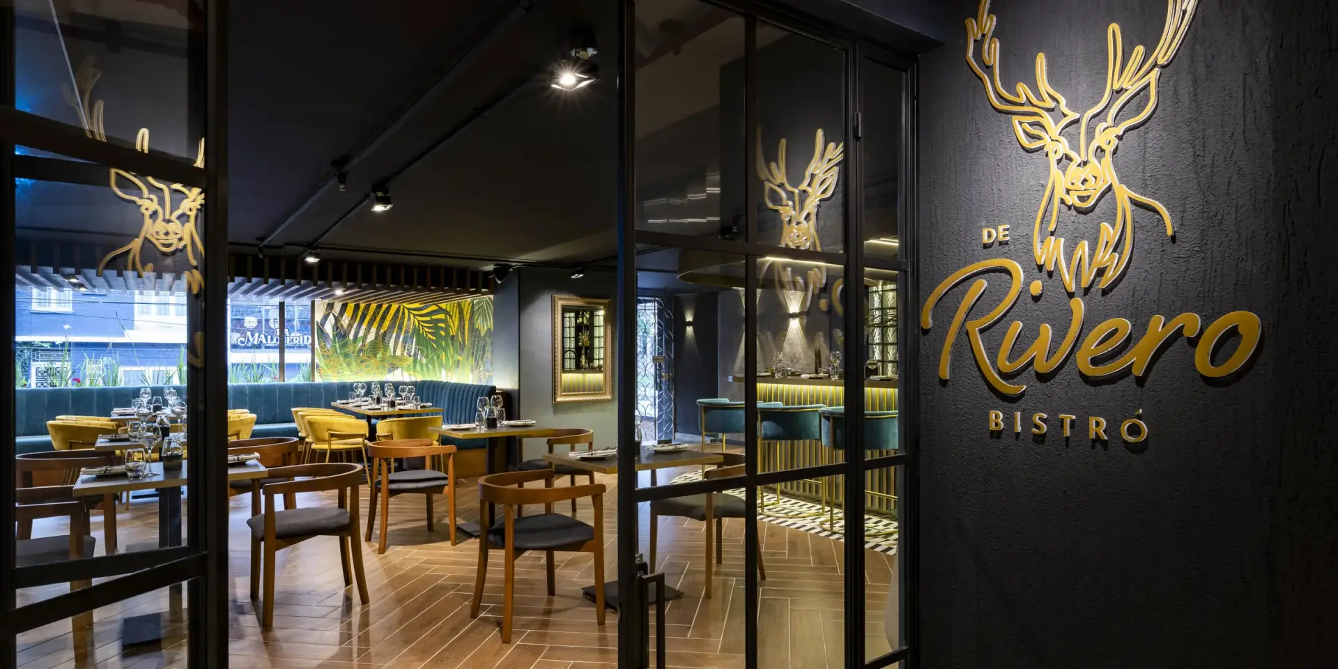 Entrada a restaurante De Rivero Bistró en Bogotá